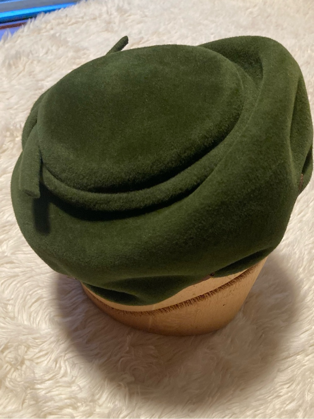 VTG Designer Pillbox Hat - Green Felted Wool Brown Edging Detailed Top Peter Pan